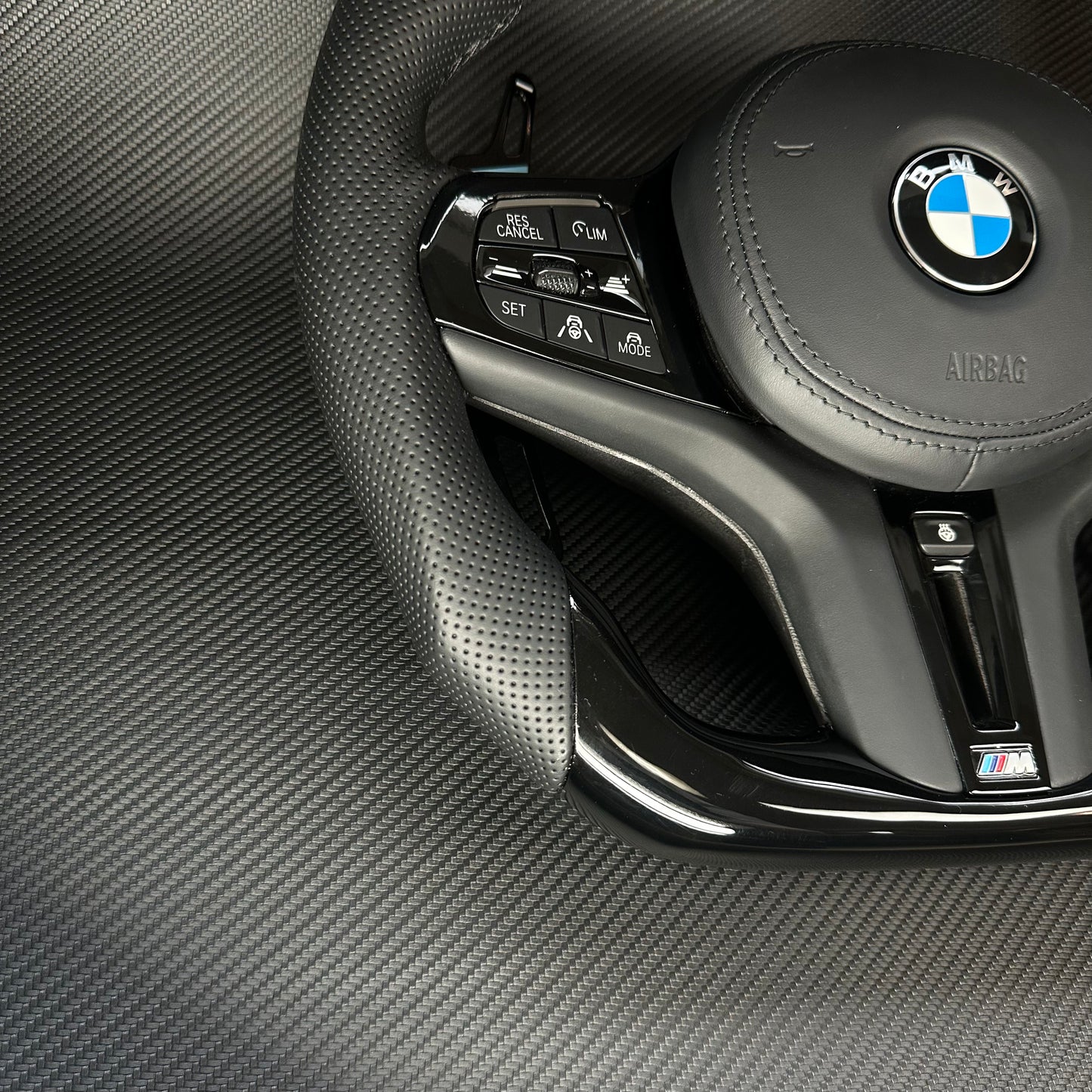 Forged carbon fiber car steering wheels are suitable for BMW F/G chassis F01 F07 F10 F30 F21 F22 F46 F30 F35 G30 G38 G26 G60 F35