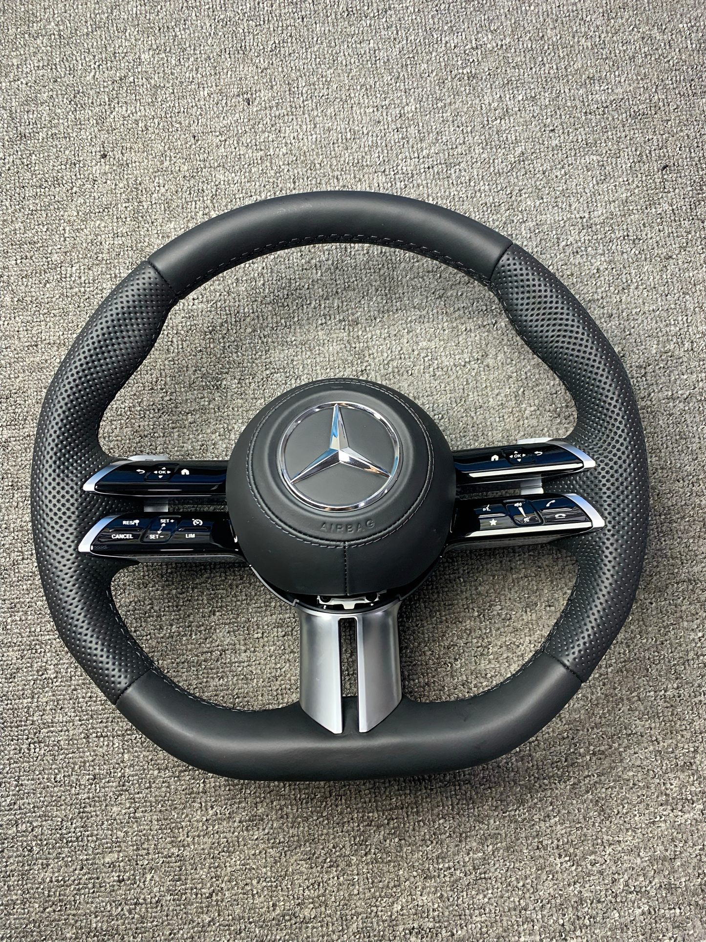 Suitable for Mercedes-Benz C-Class C200L, C260L, E-Class E300L, GLC260L, AMG steering wheel covers with AMG logo