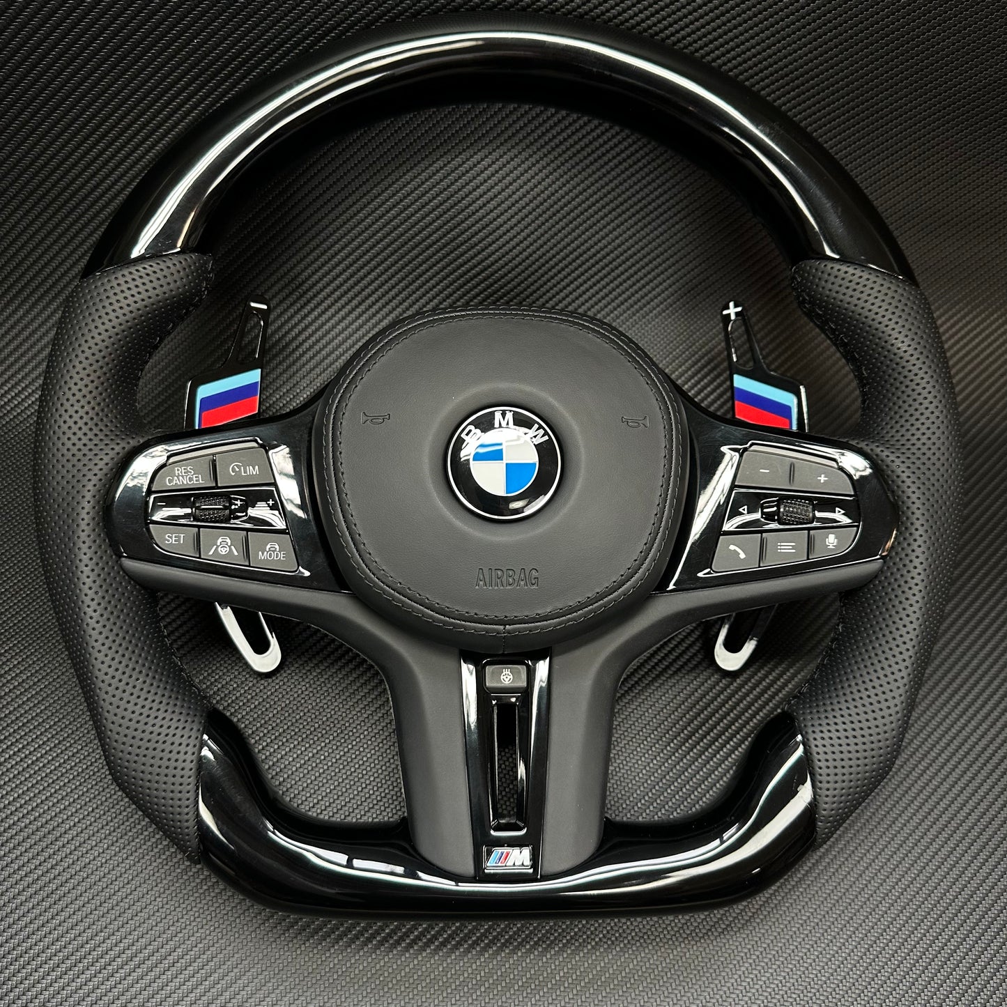 Forged carbon fiber car steering wheels are suitable for BMW F/G chassis F01 F07 F10 F30 F21 F22 F46 F30 F35 G30 G38 G26 G60 F35