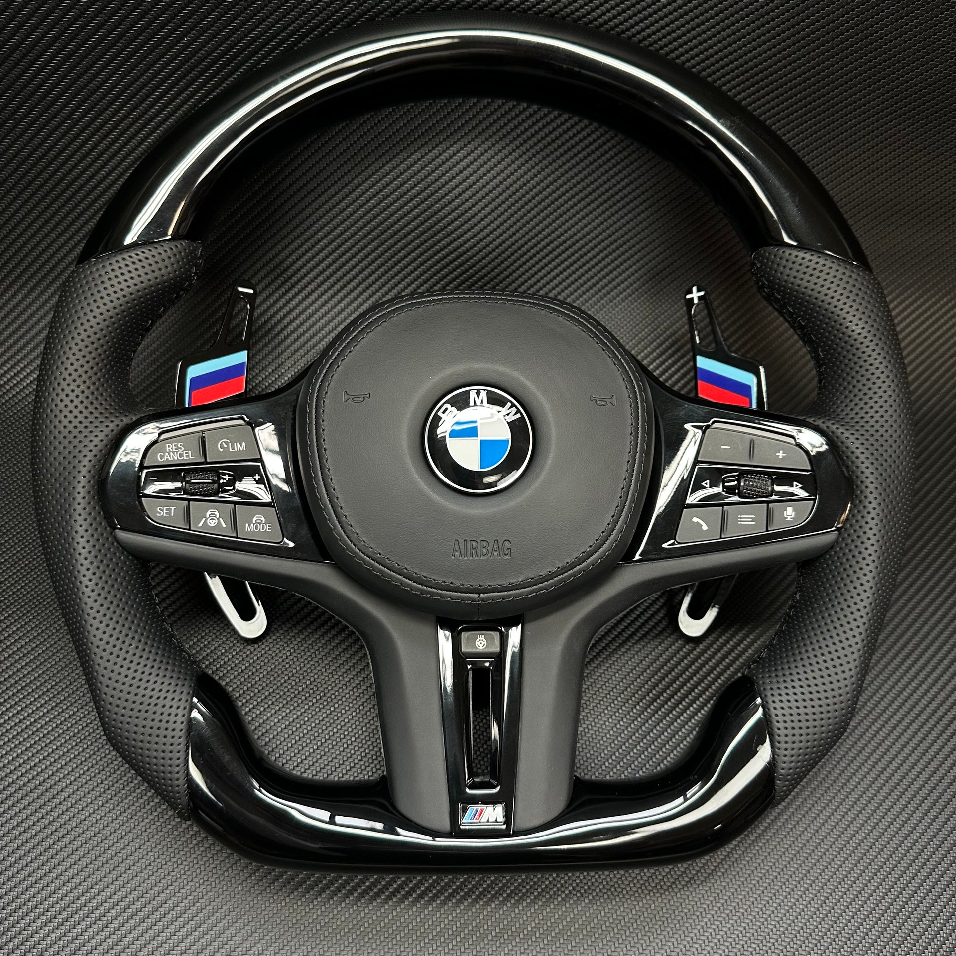 Forged carbon fiber car steering wheels are suitable for BMW F/G chassis F01 F07 F10 F30 F21 F22 F46 F30 F35 G30 G38 G26 G60 F35