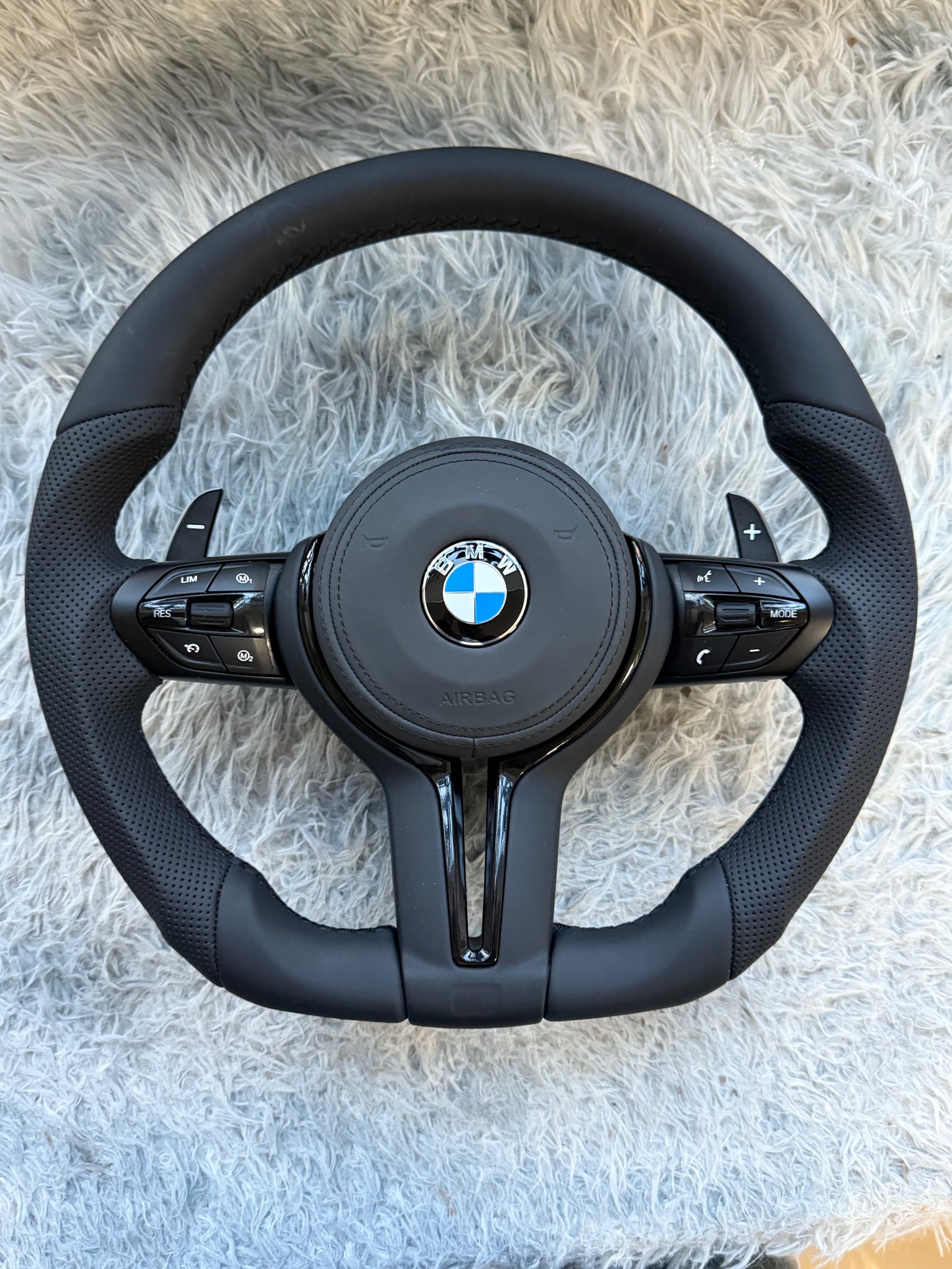 The Napa leather steering wheel is suitable for BMW F30 F32 F11 F02 F07 F18 F22 F10 F20  E90 X6 X5 X1 X2 X3 X4 M2 M3 M4 M5 M6